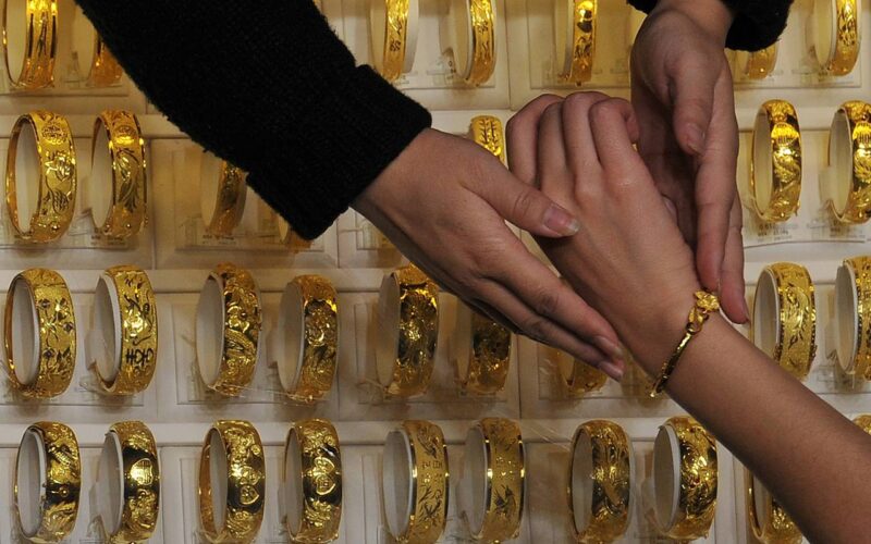 “استقرار الاخضر” سعر جرام الذهب عيار 21 سعر الذهب اليوم الثلاثاء 30 ابريل في محلات الصاغة المصرية