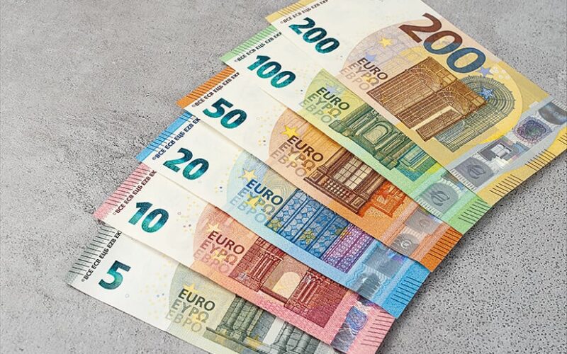 العمله الاوروبيةبكام؟.. سعر اليورو اليوم في السوق السوداء الاربعاء 1 مايو 2024 مقابل الجنيه المصري